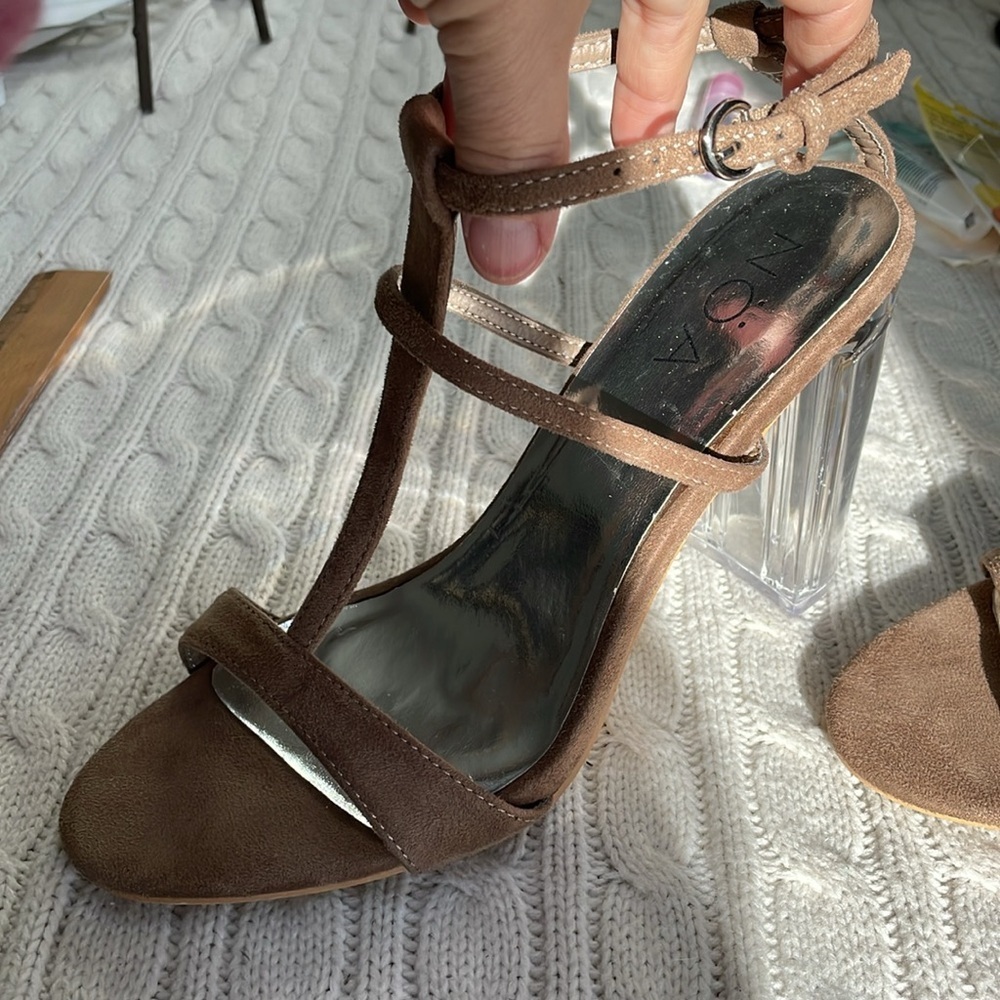 Women’s NOA 10 faux suede strappy clear plastic/lucite chunky 4.25” heels - Picture 3 of 12